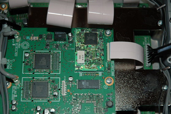 Fig.7: UT-122 module installed. Photo: ZS6YI.